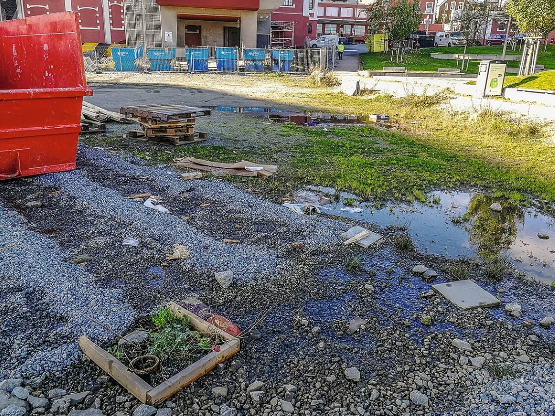 Usedvanlig mange kontakter avisen om store mengder søppel. Her fra ventetomten som ligger mellom Tou Park, Tou, Sjøparken og sjøen