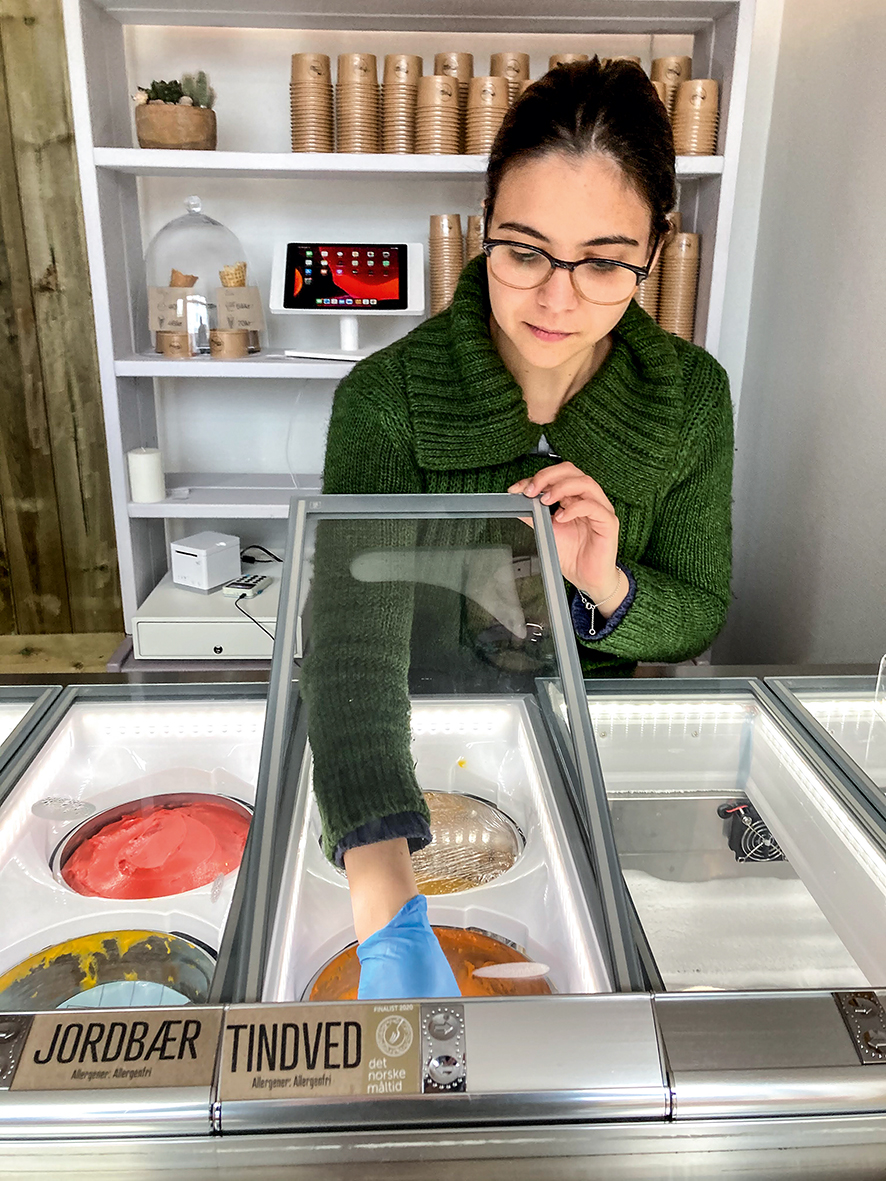 Tindved er blant annet laget med nype og einerbær, det er denne som er nominert til finalen i Det Norske Måltid.