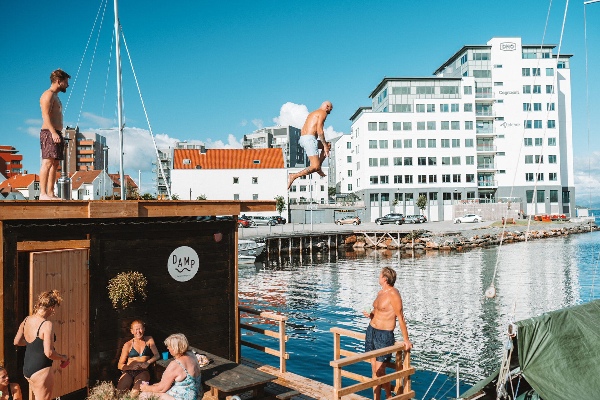 De siste årene har det også dukket opp en moderne, men gammel badetradisjon, med lauging i badstu og helårsbading. Foto: Daniel Balicki