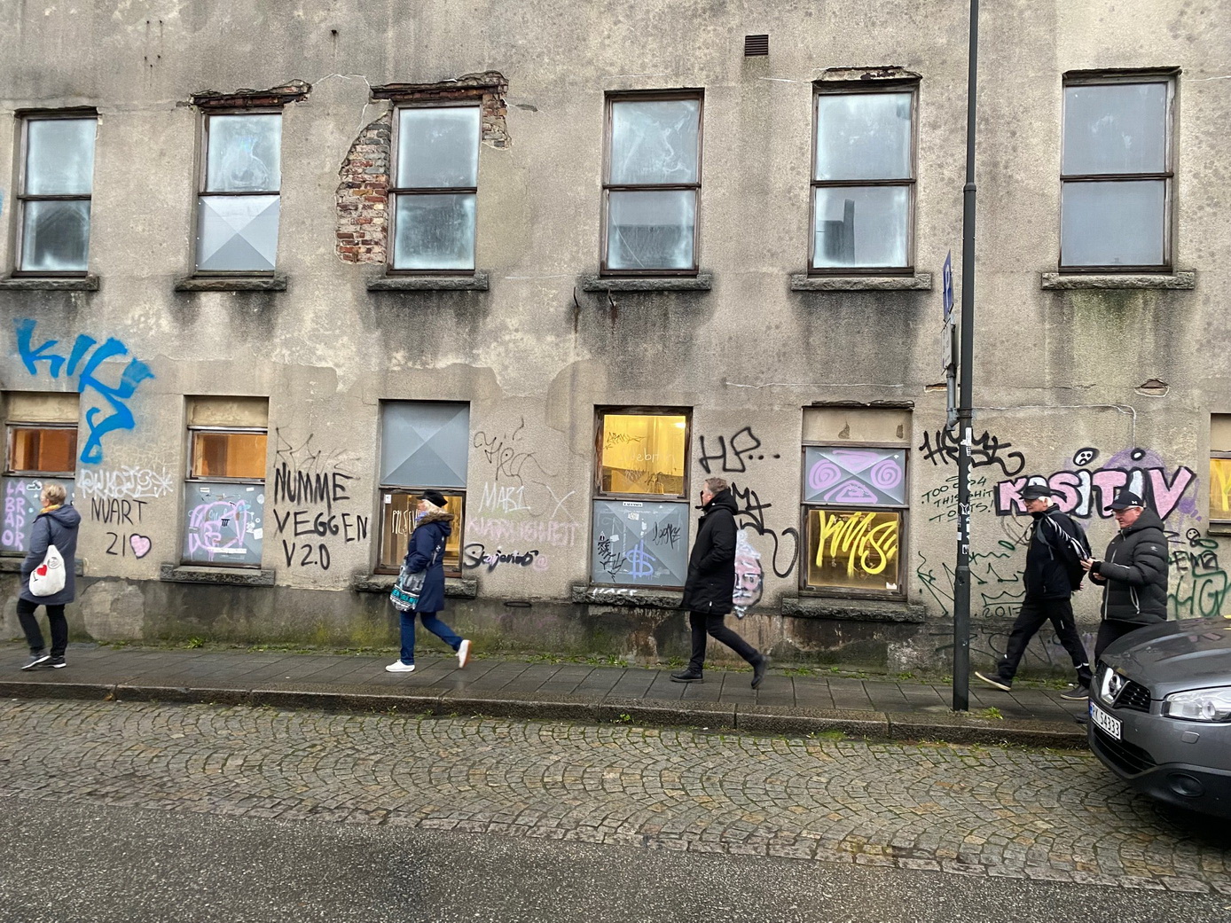 Det tidligere Samholdbygget innerst i Pedersgata. Foto Kristin Kvernaland.