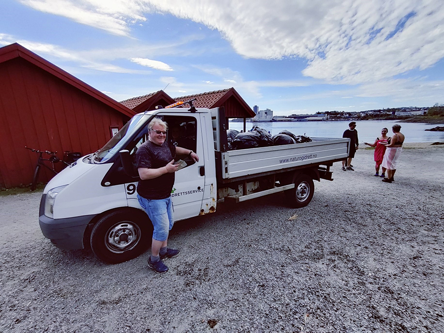 Veldig grundig rydding av strendene i Godalen.