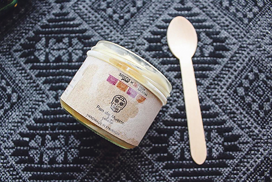 Pan de Muerto gelato (is med de dødes brød).