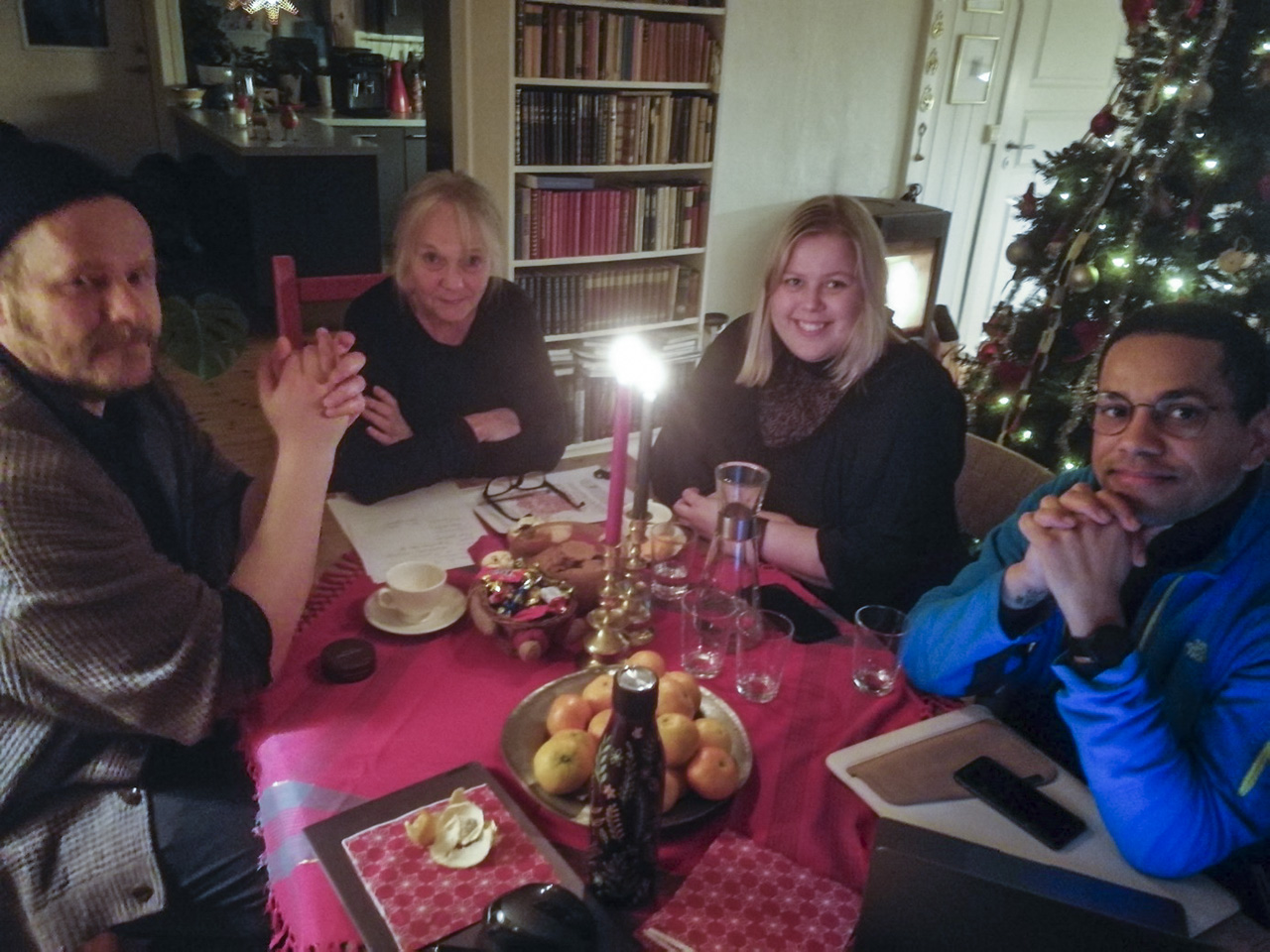 Oliver Hohlbrugger, Reidun Hetland, Gry Hjorteland og Philip Leavy møttes hjemme hos Reidun en torsdag kveld i desember for å forberede høringssvaret.