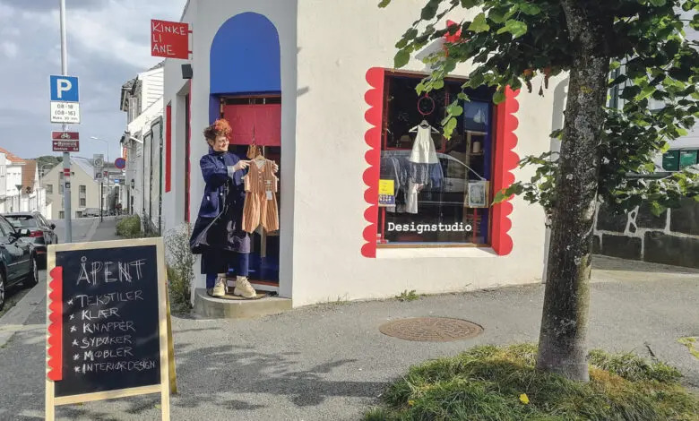 Gøyale og lekne designplagg i de fineste stoffer til både barn og voksne finner du i Nedre Dalgate 62 hos Kinkeliane. Her blir det også spesialtilbud på barnetøy denne dagen.