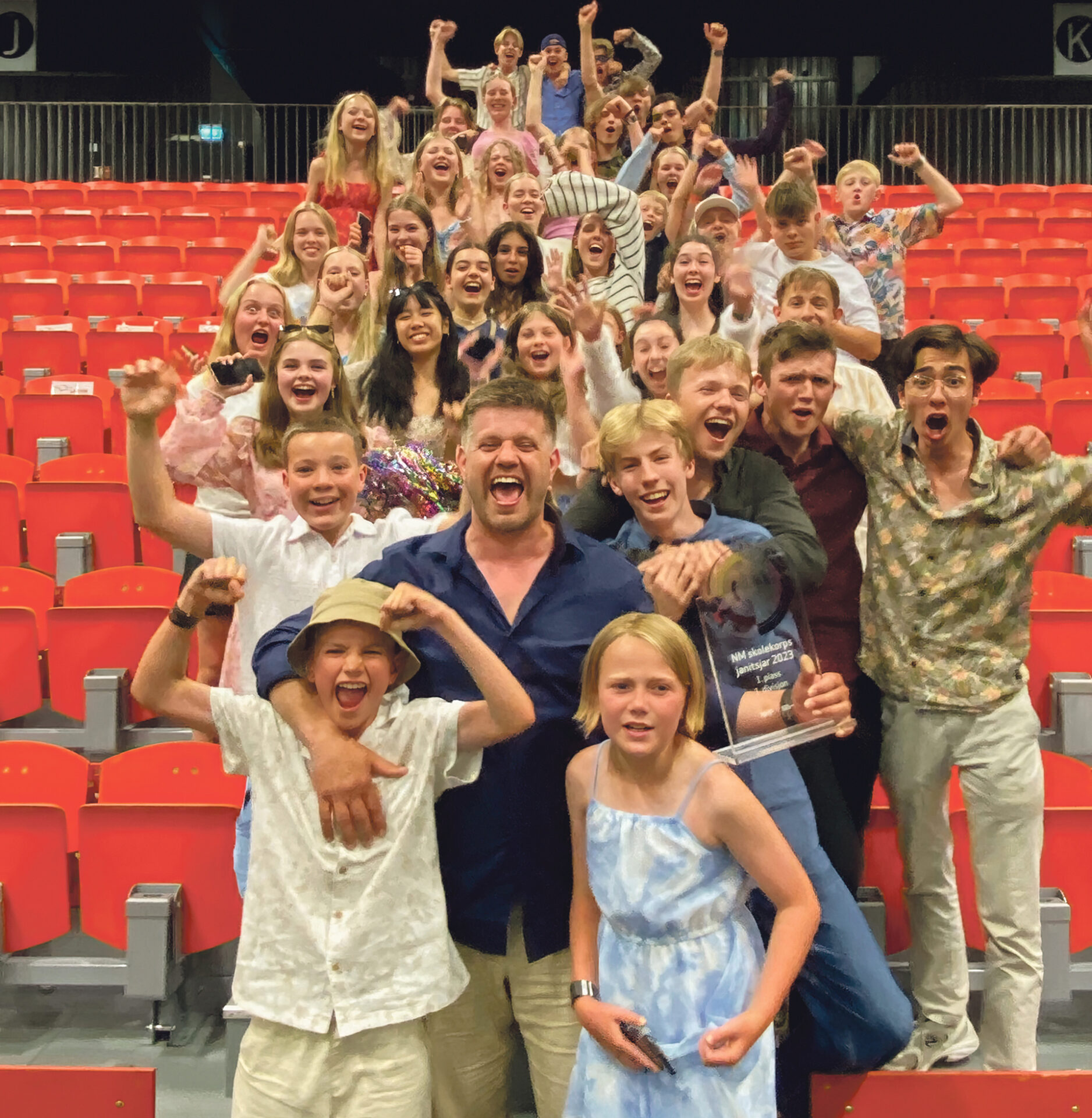 Så stor var gleden over å vinne førsteplassen i NM for janitsjar-skolekorps! Foto: Sadjia Ait-Djafer