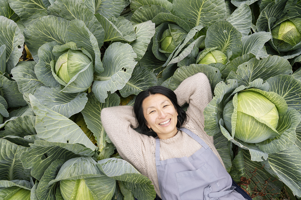 May Tone Johnsen i kålåkeren. Fotograf Marie von Krogh.