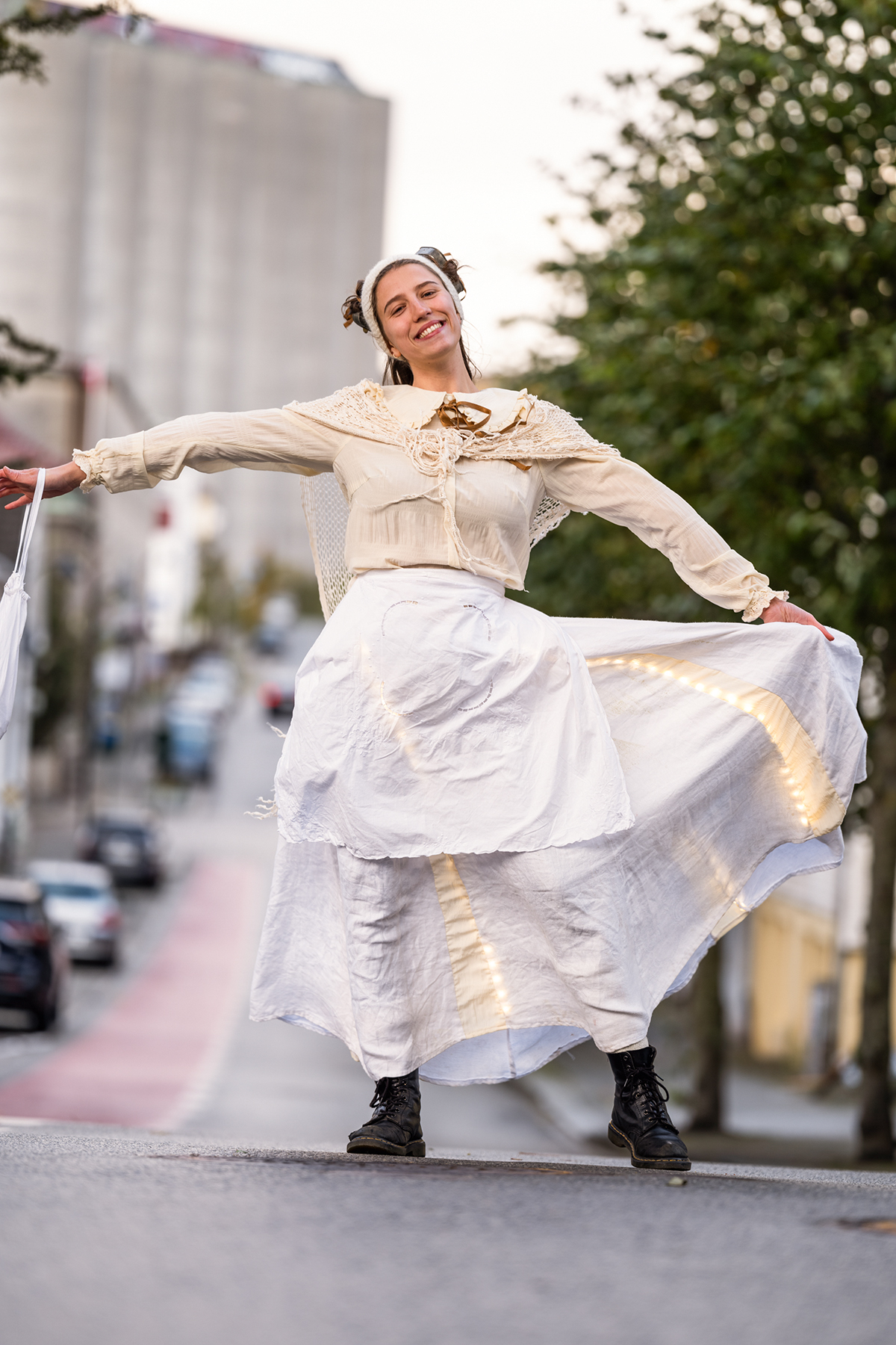 Betsy, 8 år, bor i Pedersgata, går på Johannes skole og jobber på Cape Canning. Foto Helle Navratil