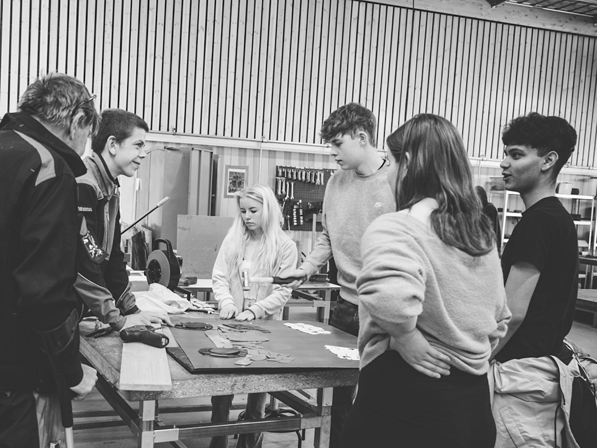 Et samarbeid om et felles produkt førte til at elevene ble bedre kjent på tvers av avdelingene.