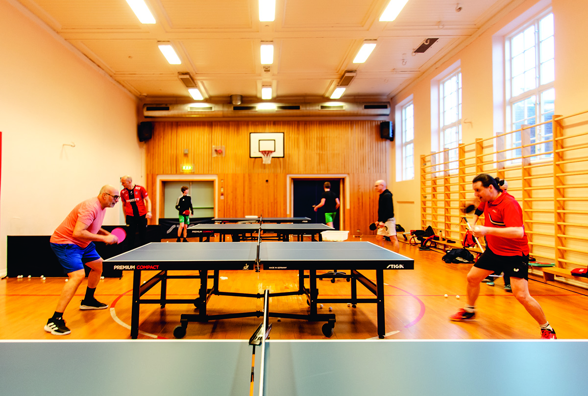 Full konsentrasjon når Gholamalt Fagihi og Erland Yildiz spiller bordtennis på Nylund skole. Foto Sten Solberg