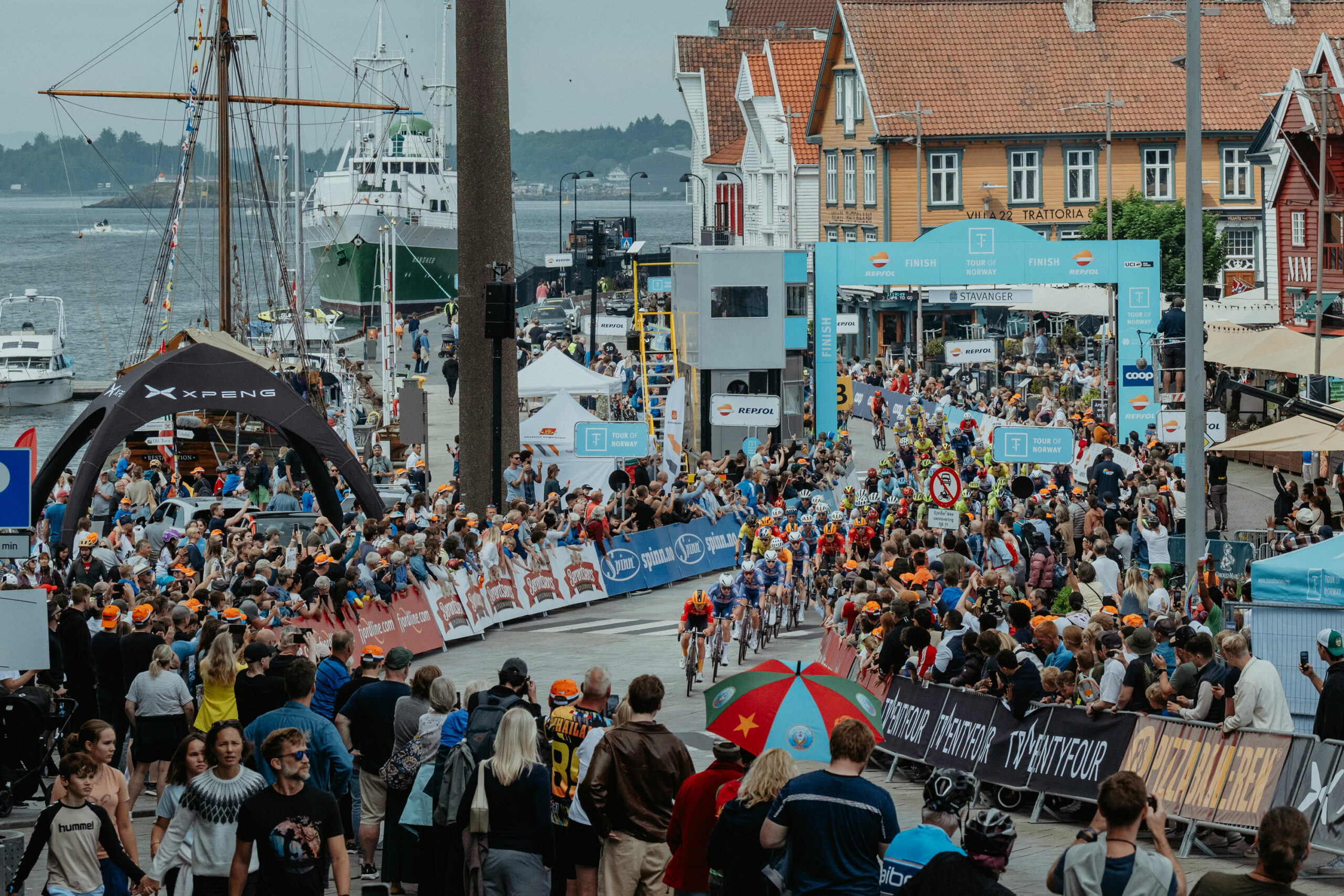 Tour of Norway er gratis for publikum og har slått seg opp som en folkefest, her fra Vågen i 2024.
