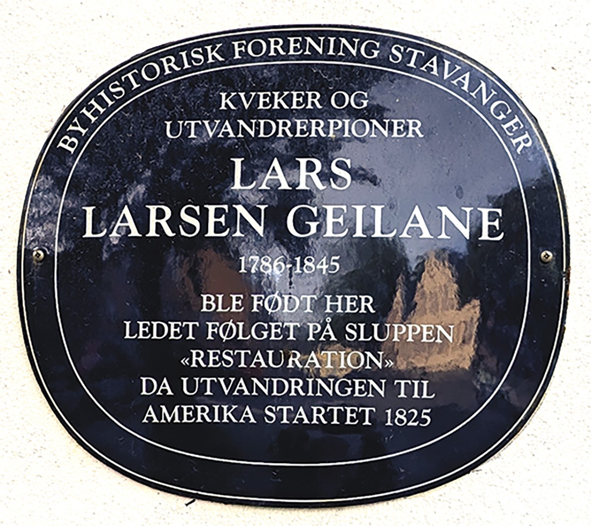 Minnesmerket for Lars Larsen Geilane er festet på Kongsgaten 52. Husmannsplassen Geilane lå på østsiden av Breiavatnet. Området strakk seg sørover fra Kongsgaten 48 (Kirkens Bymisjon) til Kongsgaten 52 (Industri Energi) og videre et stykke sørover.