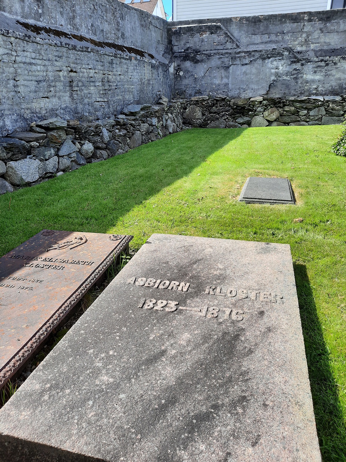 Avholdspioneren Asbjørn Kloster er gravlagt her.
