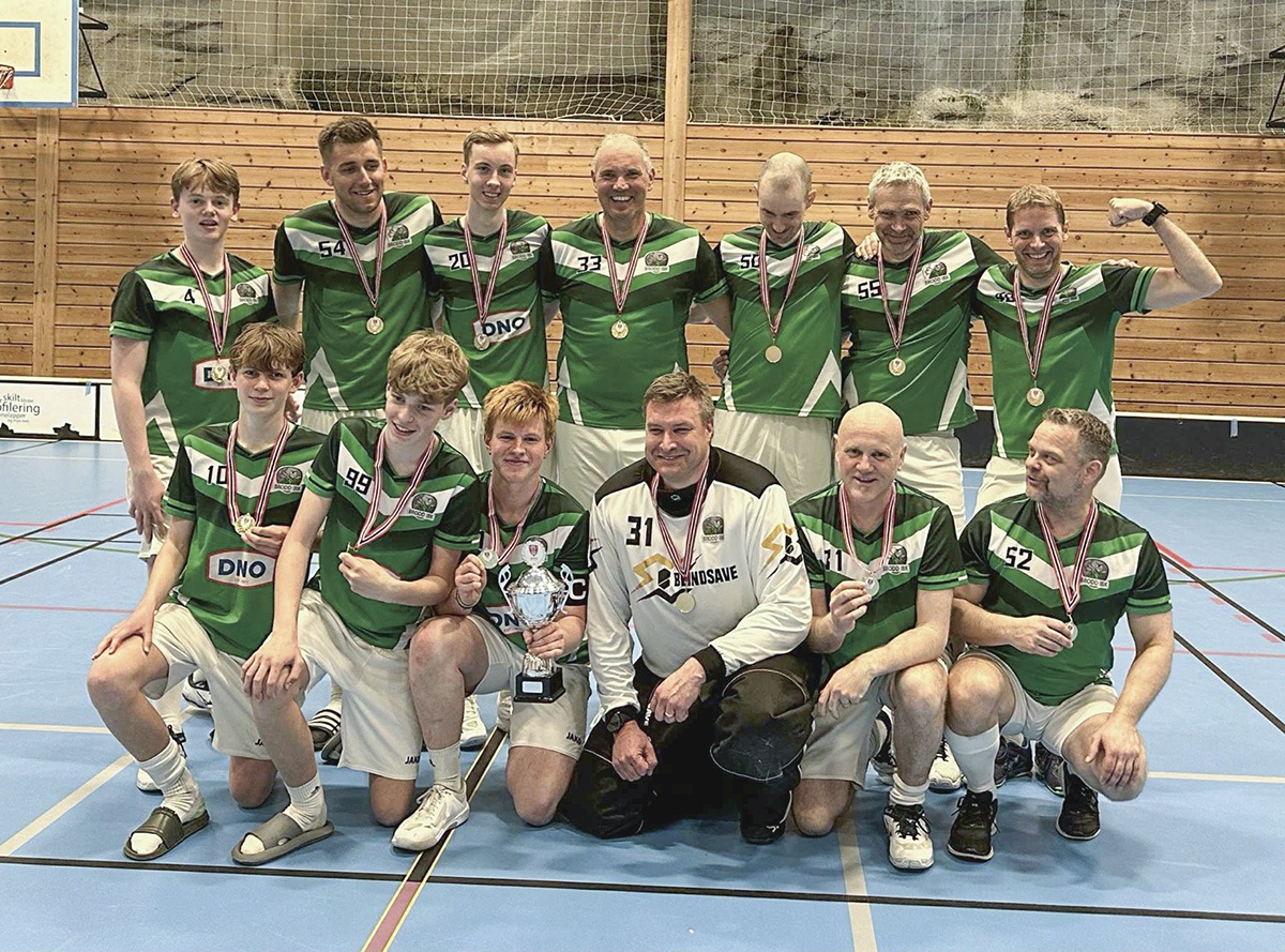 Eldre og yngre herre spillere vant 4 divisjon med sitt 2-lag i 2024-25 sesongen. På dette laget har vi spillere fra 15 til 55 år!