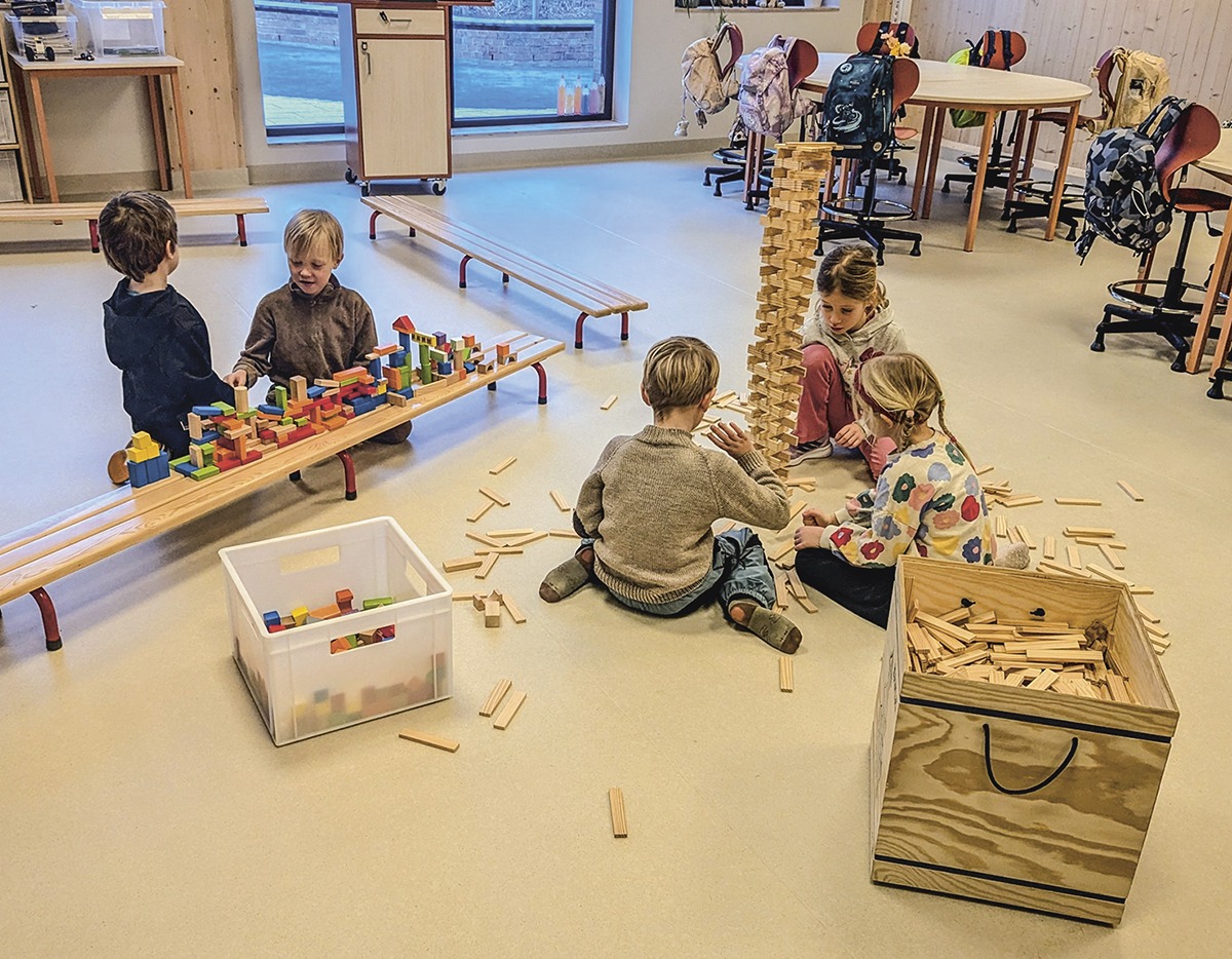 Mange av de yngste valgte lek med klosser og lego. Foto Sigrid Bækholt