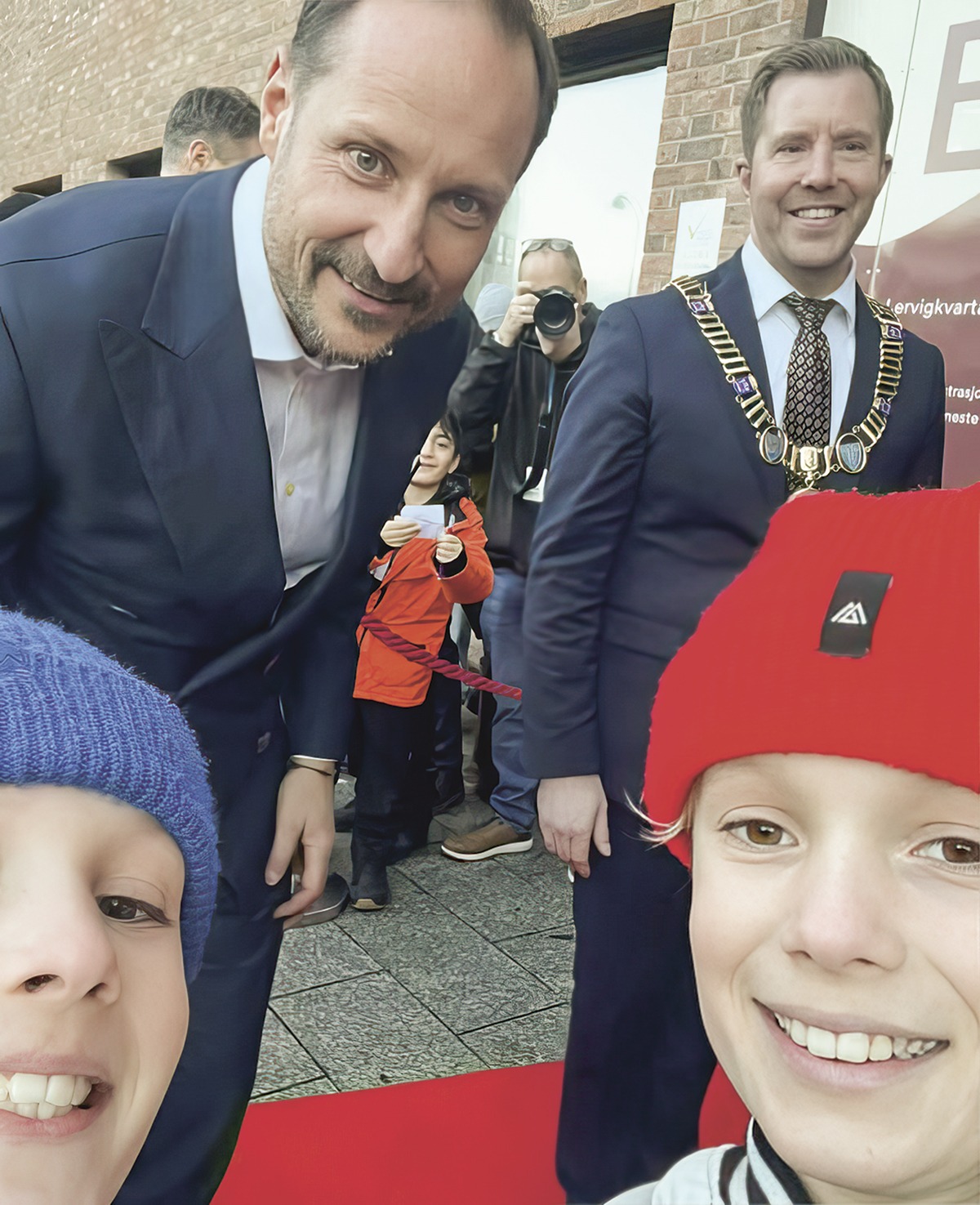 Kronprins Haakon og ordfører Tormod W. Losnedal (H) besøkte Lervigkvartalet og Storhaug fritidsklubb onsdag 14. januar.