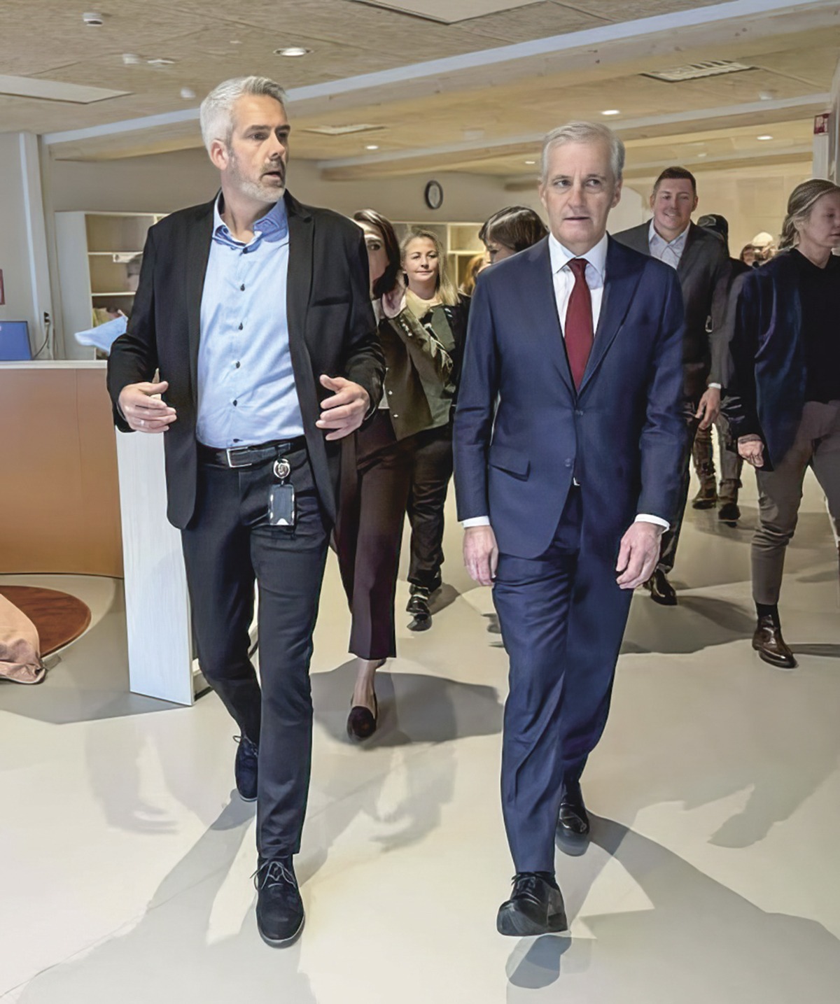 Statsminister Jonas Gahr Støre besøkte Lervig skole mandag 19. januar. Statsministeren tok selv kontakt om at han ønsket å besøke oss, sier rektor Geir Olsen.