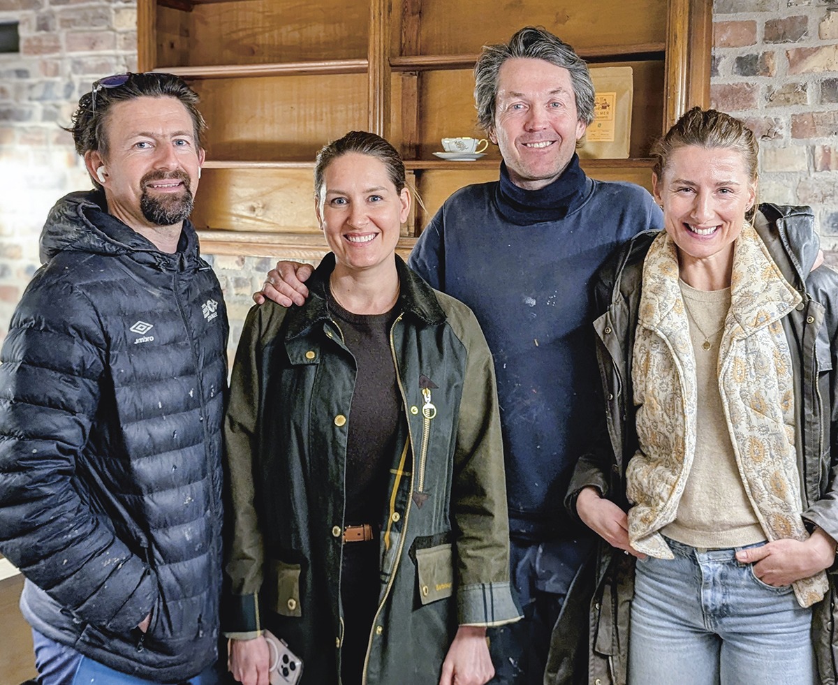 Fra venstre Per Rune Brathetland, Merete Brathetland, Erik Thorvik og Siv Helen Østerhus Thorvik. Foto Sigrid Bækholt