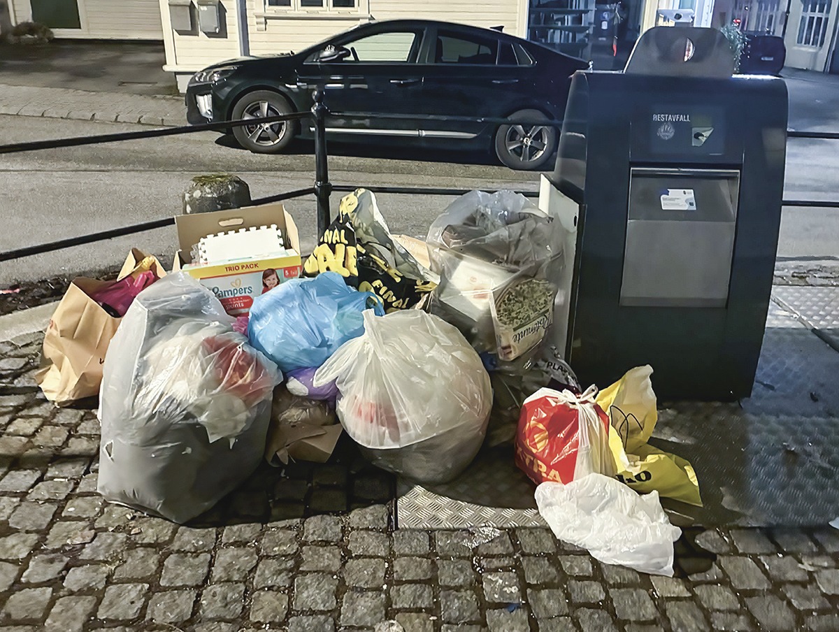 Posene samler seg opp i Langgata. Foto Ina Gundersen